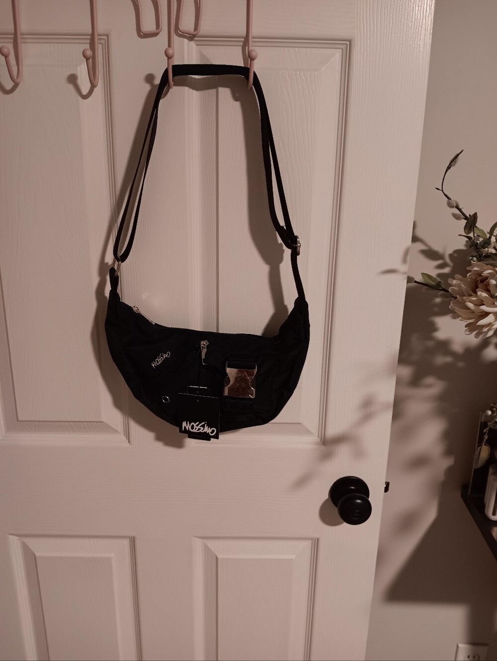 Mossimo Black Cresent Crossbody Shoulder Bag.